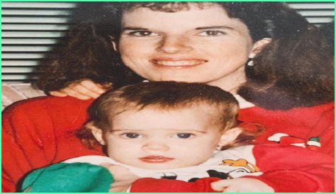 Laina Morris - Bio, Net Worth, Height, In Relation, Career, Facts